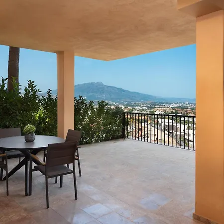 Apartamento 2br With Sea Views In Benahavis *